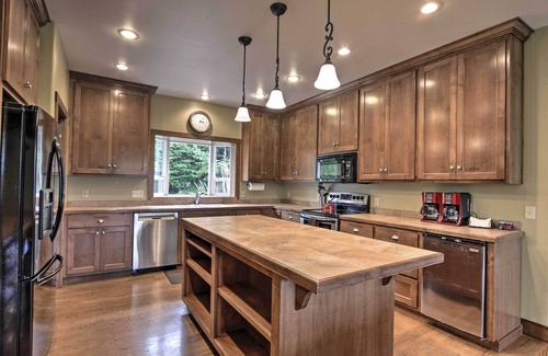 Forks House | "Wild Duc Lodge" family friendly and very private venue on the Olympic Peninsula