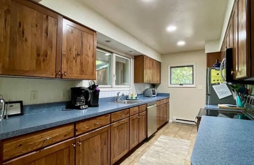 Berkeley Springs Cabin | Wild Flower Summary: