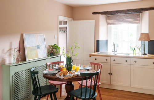 Newton Ferrers Cottage | Wild Rose Cottage - a cottage that sleeps 4 guests in 2 bedrooms