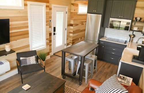 Escalante Apartment | Wild Rose Tiny‑Home Retreat| Scenic Views & Luxury