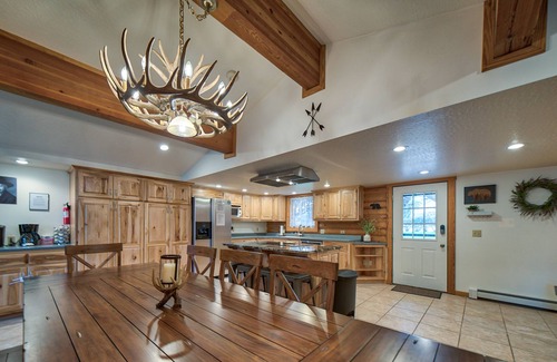 Wapiti House | Wild West Hideout - A Fantastic Log Home Near Yellowstone!