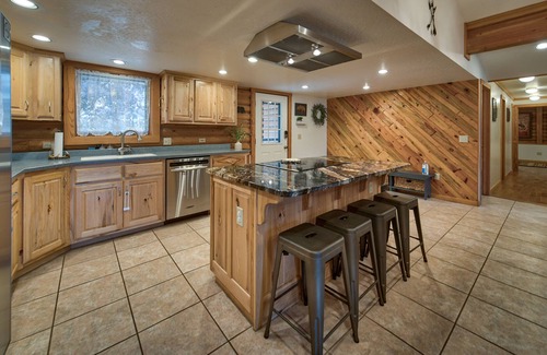 Wapiti House | Wild West Hideout - A Fantastic Log Home Near Yellowstone!