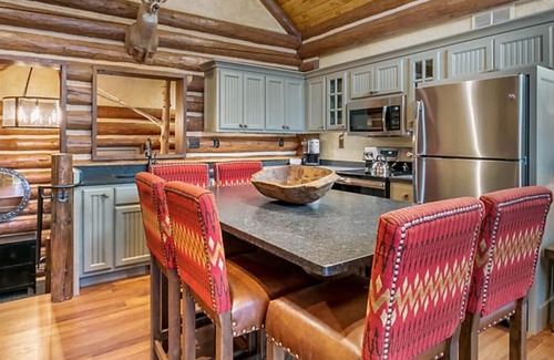 Big Cedars Cabin | Wilderness Club at Big Cedar - 3 Bedroom Presidential Cabin - July 4th Week