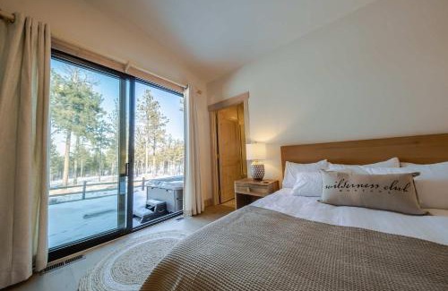 Eureka House | Wilderness Club Nest - Modern Cabin Retreat for 9 with Hot Tub