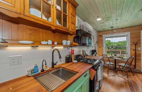 Mentone Cottage | Wilderness Country Inn: Canada
