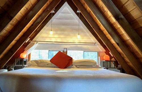 North Kawartha Cottage | Wilderness Lakefront A-Frame Cottage