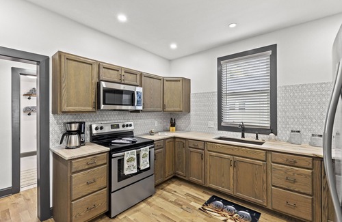 Danville House | Wilderness Trail Bungalow. Adjustable Beds