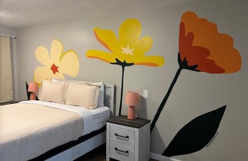 Townsend Apartment | Wildflower Room 14