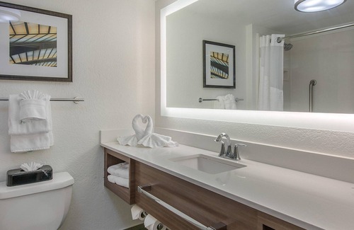 Tropic Hotel | Wildlife, Beaches, Nearby | Enjoy Comfort, Poolside And Highway Access | 2 units