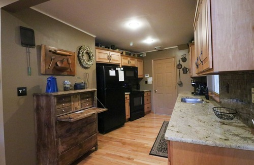 Huntingdon House | Wildwood Lodge -5 min. to Raystown Lake & Allegrippis Trails