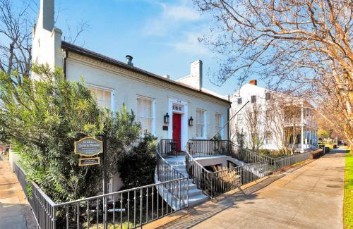 Natchez House | Wilkins Townhouse - 3 Bed, 3 Bath, Walk to Downtown