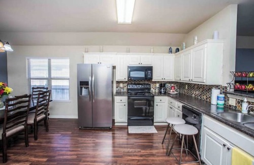 Lubbock House | Will-JR Castle, Tempurpedic King, 3BR 2BA, extra mattress.