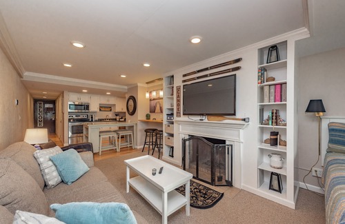 Thayerville Condo | Will O' The Wisp 103A: Lakefront Efficiency Style Condo, Beautifully Decorated w