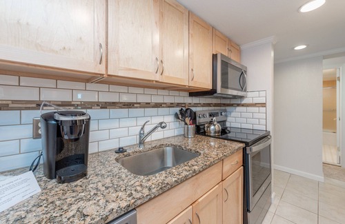 Thayerville Condo | Will O' The Wisp 2077B: Unique Lakefront One Bedroom Condo, 2 Queen Beds, 2 Fire