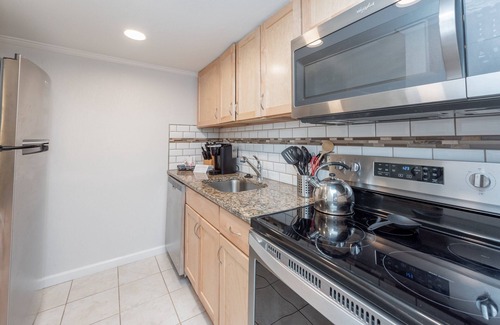 Thayerville Condo | Will O' The Wisp 2077B: Unique Lakefront One Bedroom Condo, 2 Queen Beds, 2 Fire