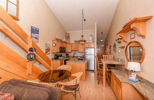 Thayerville Condo | Will O' The Wisp 706H: Top Lakefront Panoramic View Condo, Sleeps 4, Free WIFI!