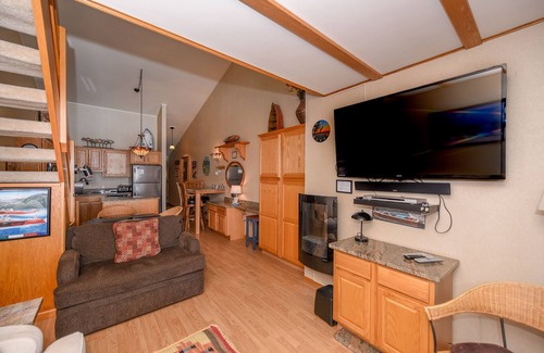 Thayerville Condo | Will O' The Wisp 706H: Top Lakefront Panoramic View Condo, Sleeps 4, Free WIFI!