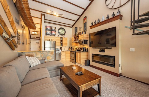Thayerville Condo | Will O' The Wisp 714H: Lakefront Studio Loft Condo, Free WIFI!