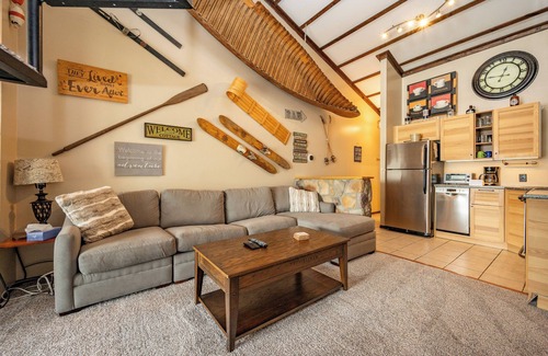 Thayerville Condo | Will O' The Wisp 714H: Lakefront Studio Loft Condo, Free WIFI!