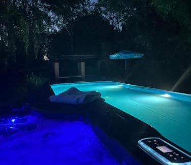 Zurawica Villa | Willa 250 M z basenem, jacuzzi, ogrodem , tarasem oraz 2 hektary sadu , kominek i inne atrakcje