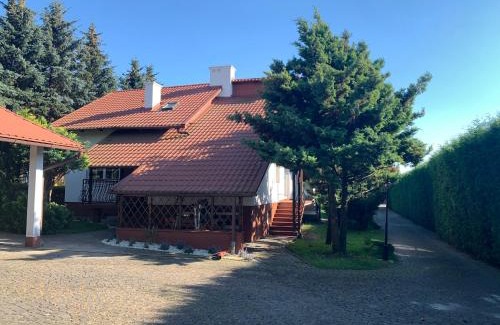 Zurawica Villa | Willa 250 M z basenem, jacuzzi, ogrodem , tarasem oraz 2 hektary sadu , kominek i inne atrakcje