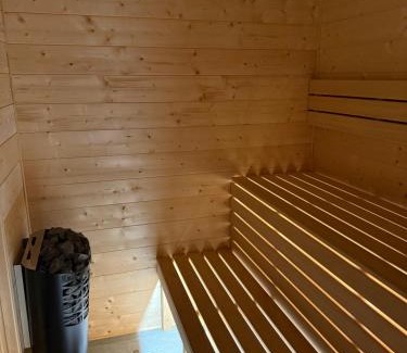 Lubawka Villa | Willa Bukówka Dom całoroczny w górach nad jeziorem z jacuzzi i sauną