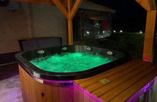 Lubawka Villa | Willa Bukówka Dom całoroczny w górach nad jeziorem z jacuzzi i sauną