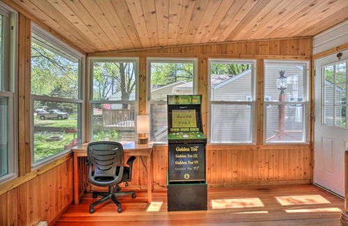 Williams Bay House | Williams Bay Home with Fire Pit 1 Mi to Lake and Beach