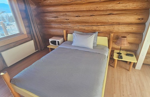 Hudson's Hope Cabin | Williston Lake Resort