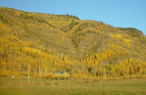 Hudson's Hope Hotel | Williston Lake Resort