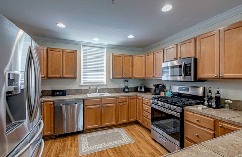 Basalt House | Willits Lakeside Townhome, 18 miles to Aspen