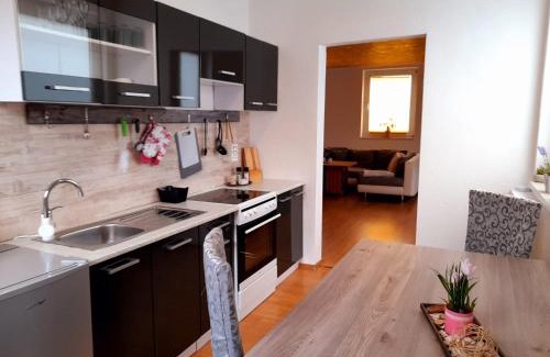 Nieheim Apartment | Willkommen in dem Luftkurort und Käsestadt Nieheim Rennstrecke 4km entfernt Fewo1