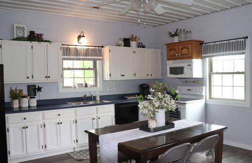 Advance House | Willow Acres- 2BD/2BA w/BBQ and outdoor patio