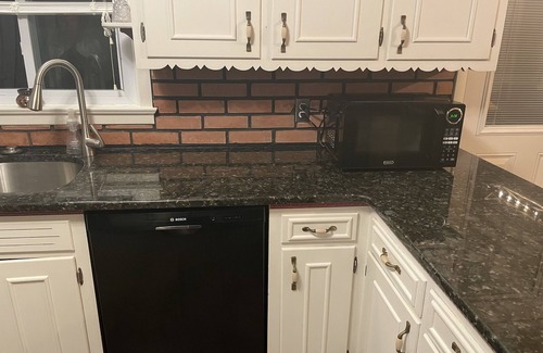 Witmer House | Willow Acres Retreat near outlets, shows and restaurants.