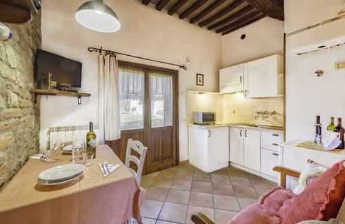 Castiglione del Lago Apartment | Willow apt with shared pool, Castiglione del Lago, Italy
