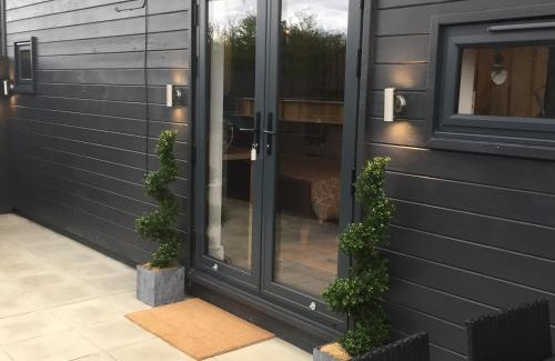 Fifield House | Willow Court Farm Studio West & Petting Farm, 8 mins to Legoland & Windsor, 15 mins to Lapland UK
