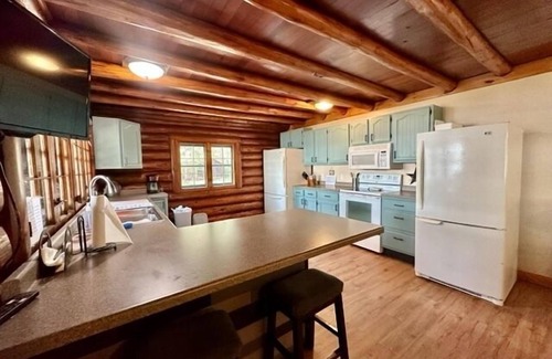 Hazelhurst House | Willow Flowage Home w/wd, firepit, dock, sleeps 11