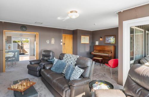 Rainbow Point House | Willow Lake House - Lake Taupo Holiday Home