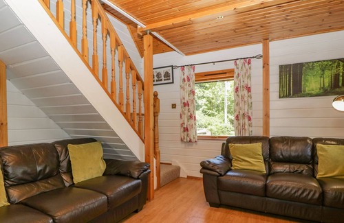 Corton Cabin | WILLOW LODGE, pet friendly, character holiday cottage in Gillingham
