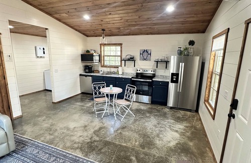 Fort Payne Cabin | Willow oak was just completed December 2024 and has Hot Tub