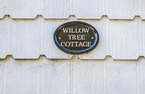Bundanoon House | Willow Tree Cottage in Bustling Creative Bundanoon