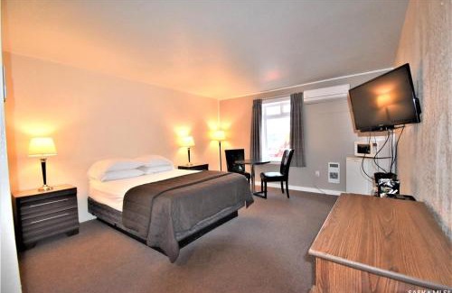 Maple Creek Hotel | Willowbend Hotel