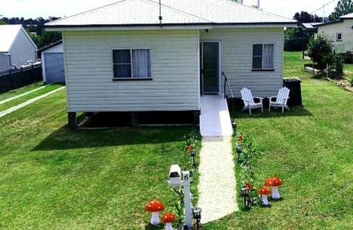 Stanthorpe House | Willows Cottage on Anzac