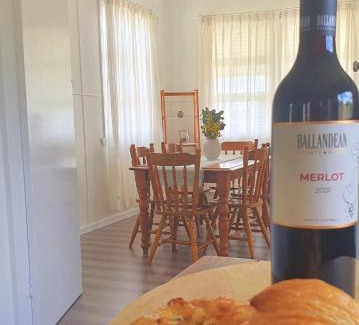 Stanthorpe House | Willows Cottage on Anzac