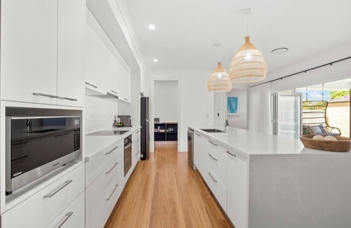 Sandy Beach House | Willows Pet-friendly, gorgeous home, stroll to the beach, sleeps 8