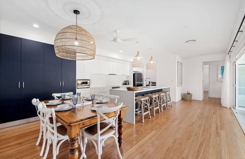 Sandy Beach House | Willows Pet-friendly, gorgeous home, stroll to the beach, sleeps 8