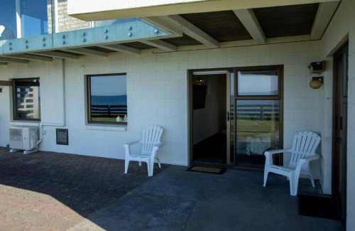 Bell Block Apartment | Wills On The Water Beachfront Apartment