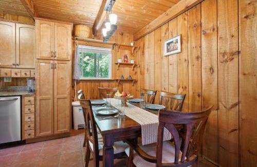 Wilmington House | Wilmington Vacation Rental Near Hiking and Skiing!