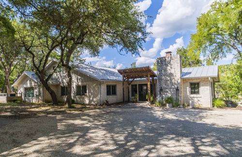 Wimberley House | Wimberley Creek-View Retreat Spacious Home & Barn w/Porch for Reunions & Trips