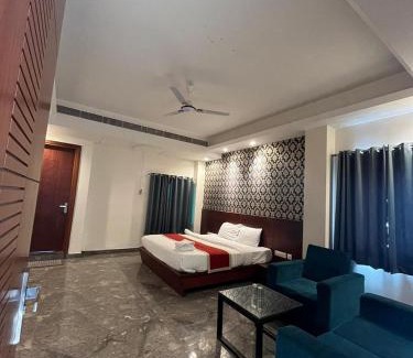 Amer Fort Road Hotel | Wind Palace Hotel